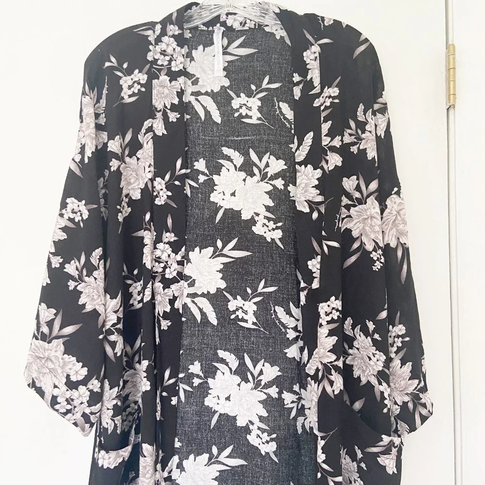 Spiritual Gangster Black Floral Maya Kimono - Picture 4 of 10